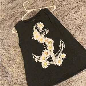 Sleeveless shirt size medium